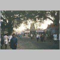 Hovedgaden i Ernakulam med templet i baggrunden.