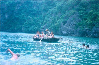 Svømmetur i Halong Bay